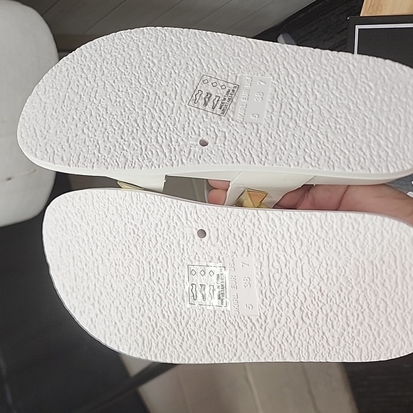 NEW IN BOX WOMENS SLIP ON SANDALS - Picture 3 of 4